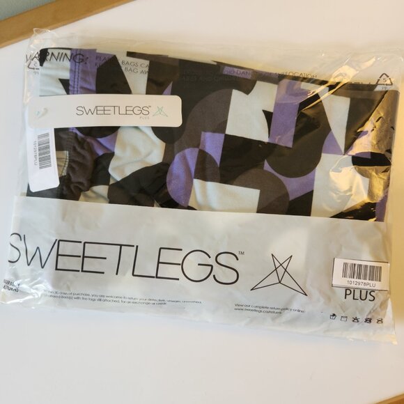 Bundle and Save! SweetLegs Signature Legging - Plus in Freestyle - Picture 4 of 4